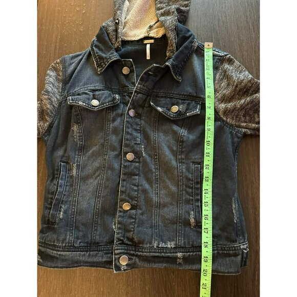 Free People Denim Jacket W/Knit Sleeves & Hood Distressed Cropped Design Size S - Picture 6 of 6